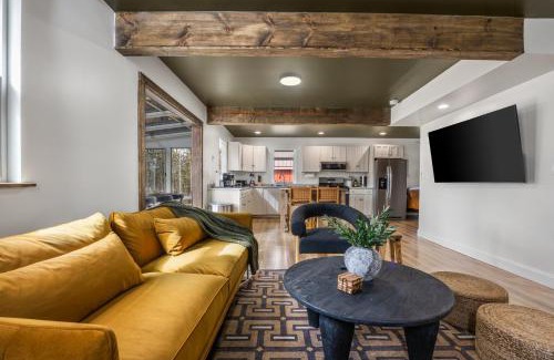 Charlevoix Casa | Lakefront Retreat, Mins to Dtown, Firepit, Hot Tub, Pet friendly!