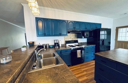 Oconee County Apartamento | Lakefront Retreat Near Clemson w/ Private Dock & Pet-Friendly