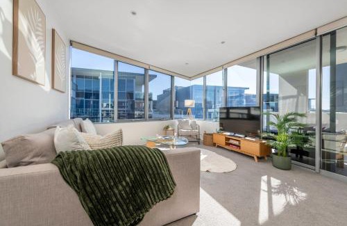 Kingston Apartamento | Lakefront Retreat with Stunning Views
