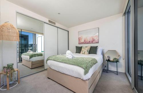 Kingston Apartamento | Lakefront Retreat with Stunning Views