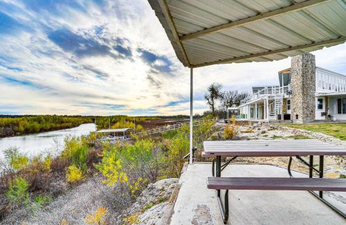 Runaway Bay Casa | Lakefront Runaway Bay Retreat with Private Dock