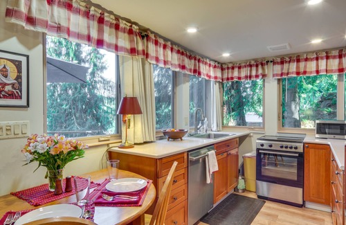Lake Bosworth Cabaña | Lakefront Snohomish Cottage w/ Private Dock!