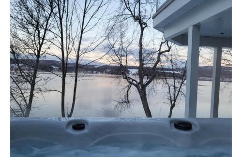 St-Ferdinand Chalet De Esquí | Lakefront Spa - Chez Bernard L'Hermite