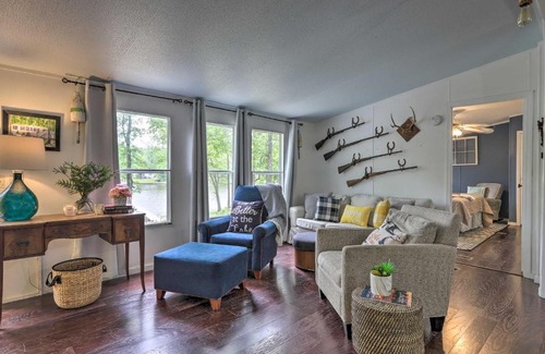 Milledgeville Casa | Lakefront Sparta Home Fire Pit, Dock and Kayak