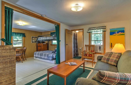 Westfield Apartamento | Lakefront Westfield Studio Cabin w / Fire Pit & Dock
