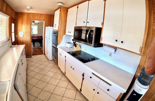Clearlake Casa | Casa de vacaciones frente al lago, playa privada, muelle, mesa de billar, futbolín + mesa de juego
