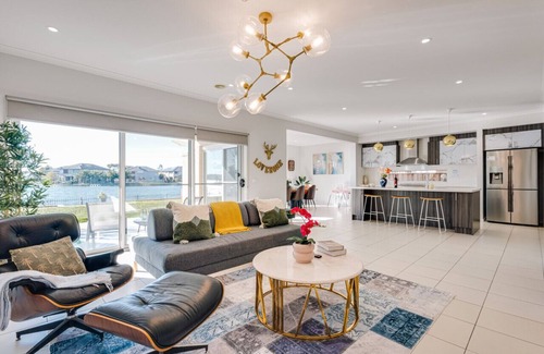 Sanctuary Lakes Villa | Villa frente al mar 6BRM en el corazón de los lagos Sancturay