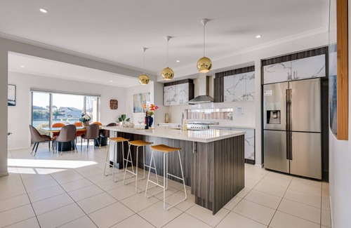 Sanctuary Lakes Villa | Villa frente al mar 6BRM en el corazón de los lagos Sancturay