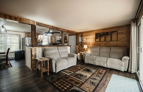 Long Lake Cabaña | Lakefront walkout cottage