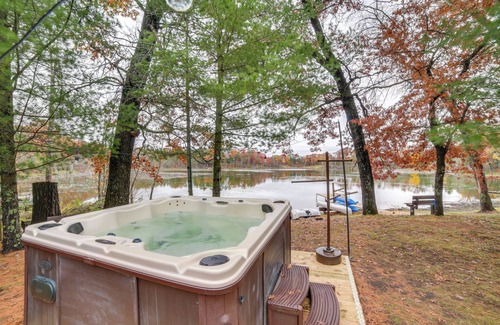 Brazeau Cabaña | Lakefront Wisconsin Cottage w/ Dock & Hot Tub!