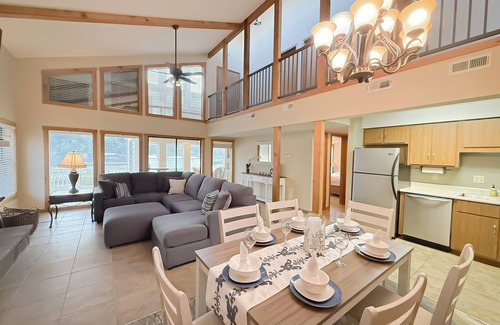 Camdenton Casa | Lakeftont 4BD/3BA/Grill/Decks/Quiet Cove-12PP