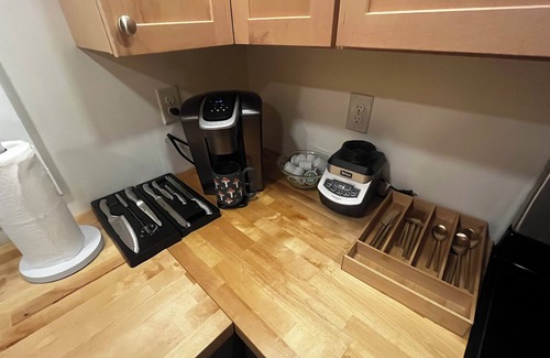 Tamassee Casa | LAKEHOUSE 2-bedroom with dock and outdoor dining in Tamassee