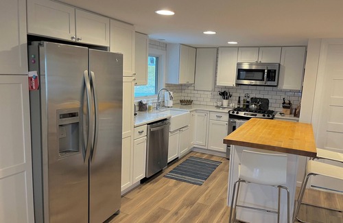 Paupack Casa | Lakehouse Getaway – Modern Comfort on Lake Wallenpaupack with Boat Slip
