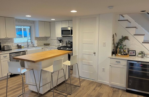 Paupack Casa | Lakehouse Getaway – Modern Comfort on Lake Wallenpaupack with Boat Slip