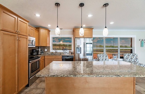 Avon Park Casa | Lakehouse Getaway