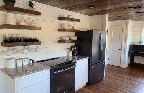Mena Cabina | Lakehouse - HotTub | Kayak/Fish | AtvTrls
