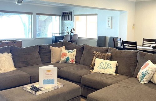 Cedar Creek Reservoir Casa | Lakehouse - The Blue Bungalow