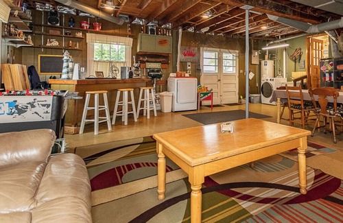 Ashtabula Casa | Impresionantes puestas de sol de Este Lakehurst Bungalow