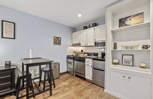 South Lake Tahoe Condominio | Lakeland Hotel Style Studio Condo - Prime Location