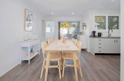 Kingfisher Shores Casa | Lakeshore Cottage Boho Chic with Poolside Deck