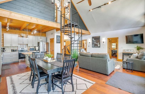 Dennis Casa | Lakeshore Lodge in peaceful Granbury