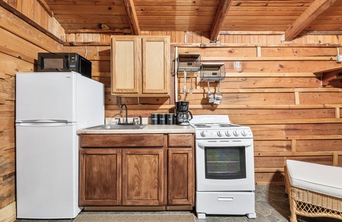 Madill Hotel | Lakeside 2BR Suite | Cozy & Comfortable Hotel Room at Texoma Shores Resort