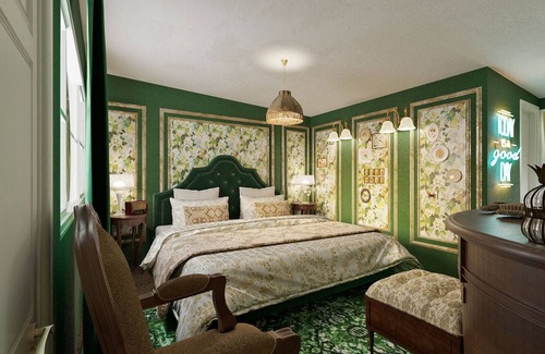 Northville Cabina | Lakeside - Art Deco Unique Motel Room Close to Great Hiking Trails