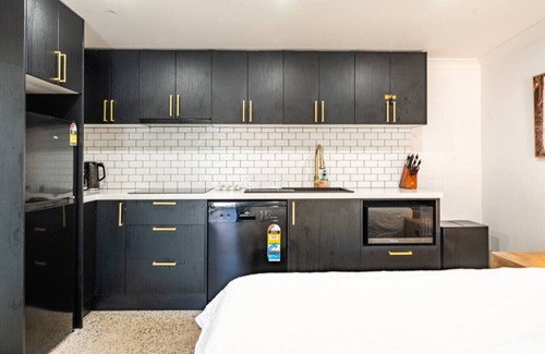 Lake Wendouree Casa | Lakeside Bliss | Perfect Location Guesthouse