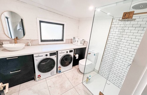 Lake Wendouree Casa | Lakeside Bliss | Perfect Location Guesthouse