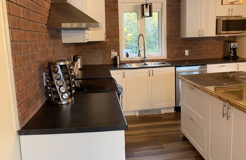 Chute-Saint-Philippe Chalet De Esquí | Lakeside cottage in the Upper Laurentians