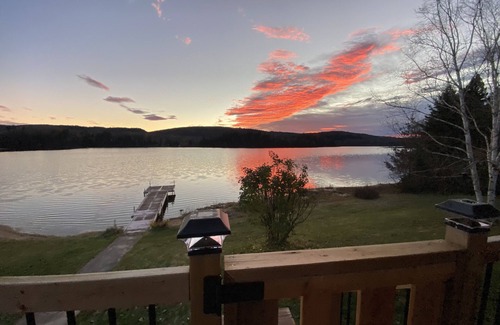 Chute-Saint-Philippe Chalet De Esquí | Lakeside cottage in the Upper Laurentians