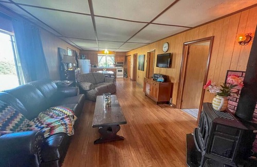 Port McNicoll Cabina | Lakeside Cabin: Steps to Beach