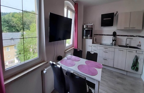 Burgk Apartamento | Comodidad junto al lago con jardín