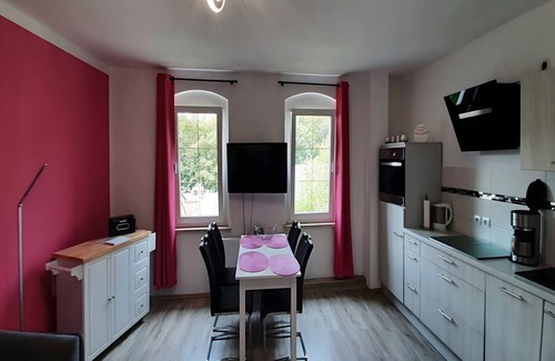 Burgk Apartamento | Comodidad junto al lago con jardín