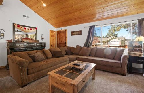 Big Bear Lake Apartamento | Lakeside Cottage, Charming 3-BDRM Retreat W Hottub