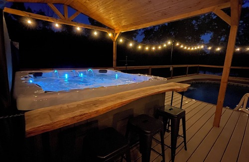 Eddyville Casa | Lakefront Entertainment Lodge