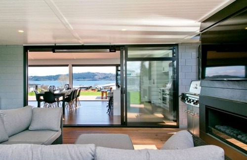 Rainbow Point Casa | Lakeside Estate Panoramic Lake and Mountain views