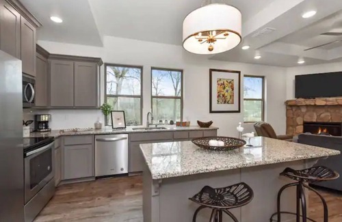 Lindale Condominio | Lakeside Getaway #4 near Canton Trade Days
