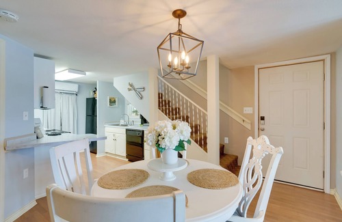Jefferson Casa | 'Lakeside Haven' w/ Deck & Views in Jefferson!