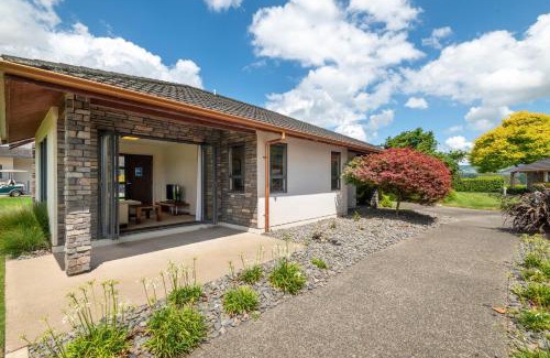 Karapiro Hotel | Lakeside Health and Wellness Resort