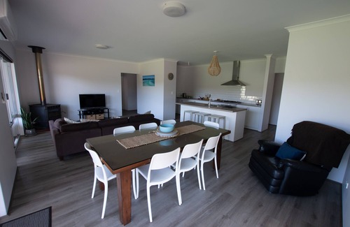 Myalup Casa | Lakeside Holiday Home Myalup