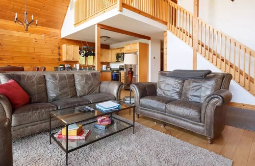 Hunter Chalet De Esquí | Lakeside Hunter Chalet on Ski Mountain