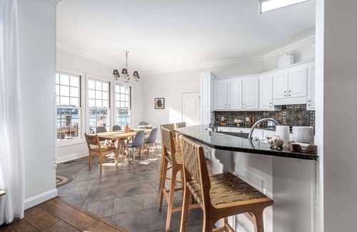 Olivia Casa | Lakeside Lane Retreat