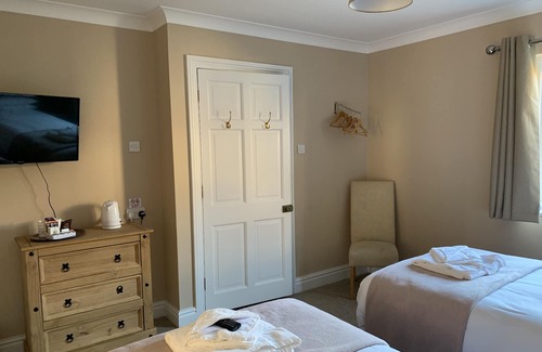 Huntingdon Hotel | Lakeside Lodge Golf and Country Club