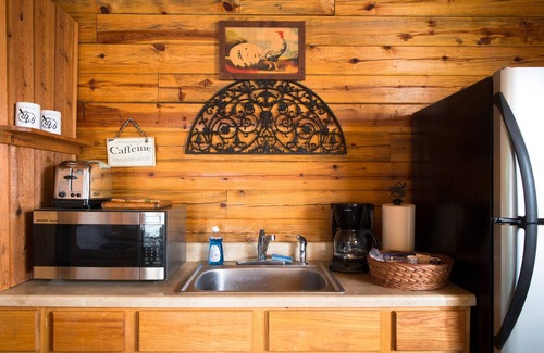 Sand Springs Cabina | Lakeside Log Cabins and Blufftop Hillside Cabin