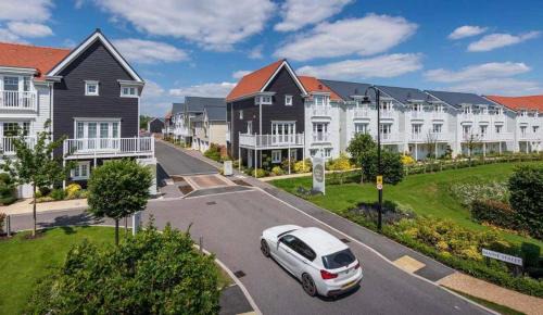 Reading Cama Y Desayuno | Lakeside LUX bedroom with parking, M4 Jct 11, next to train station
