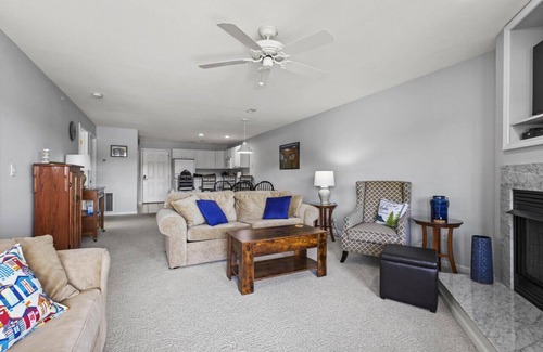 Camdenton Condominio | Lakeside Paradise 2Bd w/ Pool, Playground and More