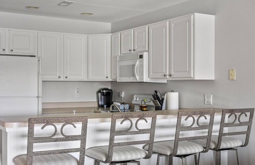 Camdenton Condominio | Lakeside Paradise 2Bd w/ Pool, Playground and More