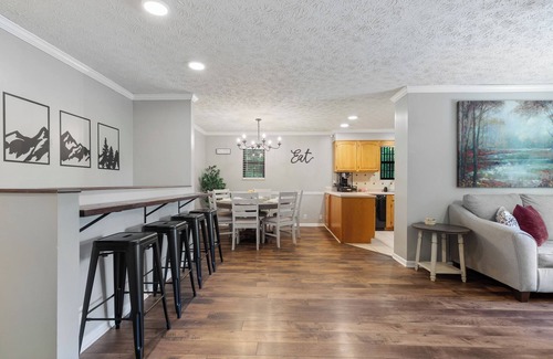 Dandridge Casa | Lakeside Paradise Escape/Jet Ski & Kayak Adventure