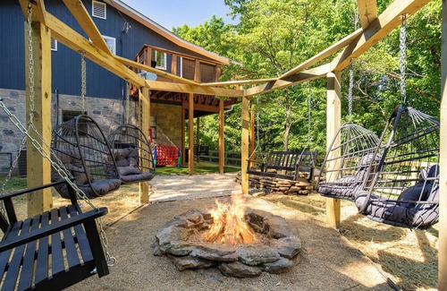 Dandridge Casa | Lakeside Paradise Escape/Jet Ski & Kayak Adventure